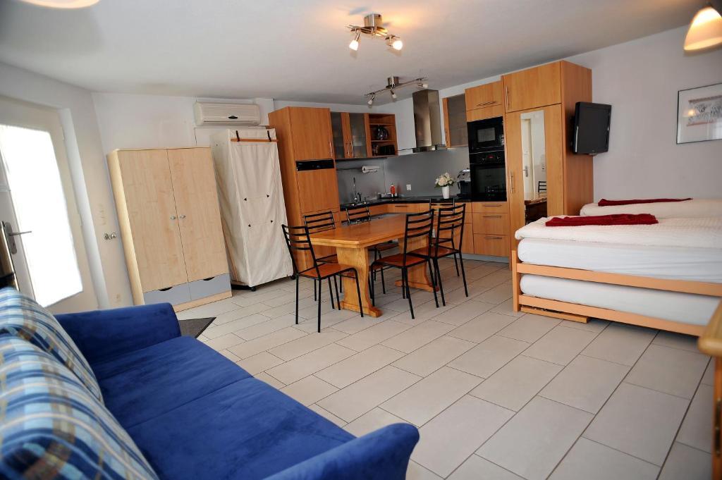 Niros Bed & Breakfast Birsfelden Cameră foto