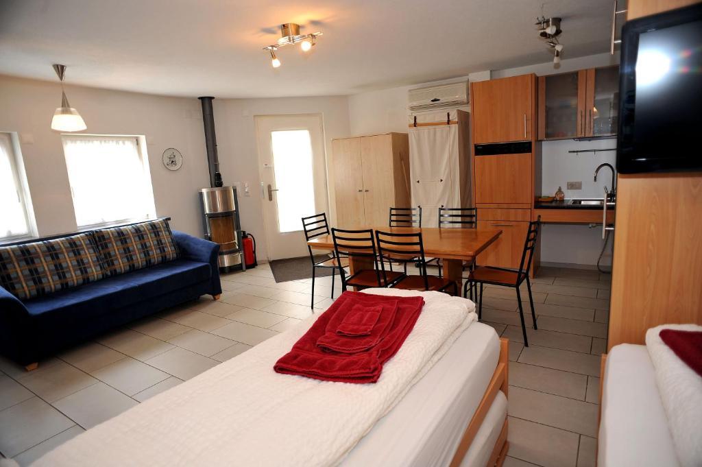 Niros Bed & Breakfast Birsfelden Cameră foto
