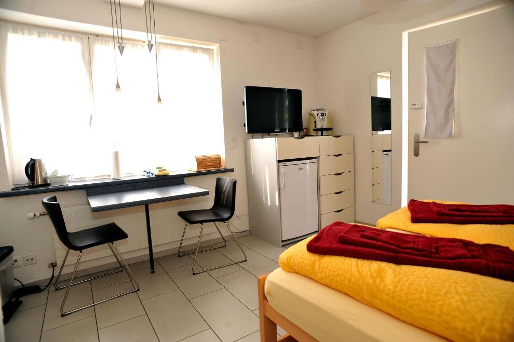 Niros Bed & Breakfast Birsfelden Cameră foto