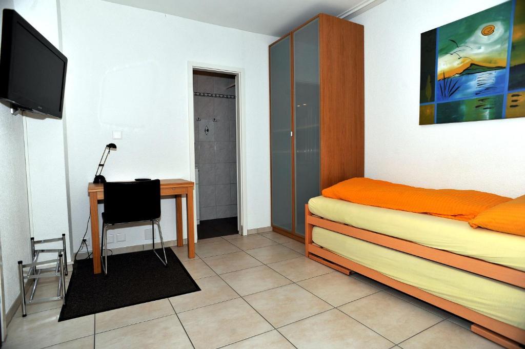 Niros Bed & Breakfast Birsfelden Cameră foto